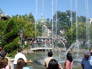 <span class="mw-page-title-main">The Grove at Farmers Market</span> Shopping mall in Los Angeles, California