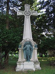 Angel sculpture by Oscar Lenz on Parsons family marker