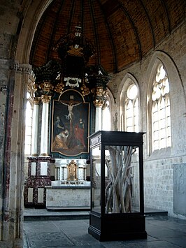 Begijnhofkerk Sint-Truiden met installatie van De Bruyckere (2007)