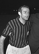 Finale Europa Cup II AC Milan tegen HSV Hamburg 2-0 AC Milan spelers na eindsign, Bestanddeelnr 921-3778 - Giovanni Lodetti (cropped).jpg