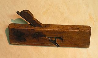 <span class="mw-page-title-main">Rebate plane</span> Hand plane designed for cutting rabbets in wood