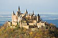 Castelul Hohenzollern din Hechingen. În arborele genealogic al familiei, desenat pe pereţii din holul de la intrarea în castel, este înscris şi numele regelui Mihai I al României sub numele „Michael von Hohenzollern”.