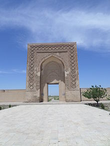 Rabati Malik's portal on the road from Samarkand to Bukhara, 11th century Rabat Malik 12-50.JPG