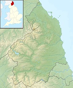 Mapa konturowa Northumberland, po lewej nieco na dole znajduje się owalna plamka nieco zaostrzona i wystająca na lewo w swoim dolnym rogu z opisem „Kielder Water”