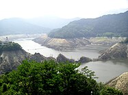 平成17年渇水で貯水率がゼロになった早明浦ダムの人造湖・さめうら湖（2005年9月3日）。