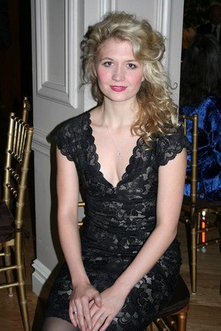 <span class="mw-page-title-main">Scarlett Strallen</span> English actress (b. 1982)