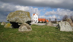 Skegriedösen och kyrkan