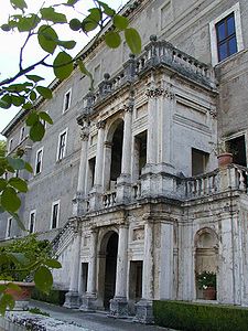 The double loggia provided access to the ceremonial rooms, and a terrace for Cardinal's apartments above