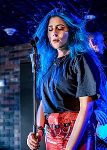 Diamante performing in 2019