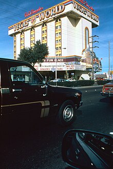 Las Vegas. Veduta del Vegas World dalla strada.jpg