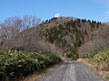 毛無岳との鞍部から見る本山