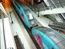 Deux rames couplées, en gare de Marne-la-Vallée - Chessy.