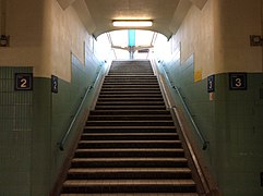 Escaliers du couloir sous voies.