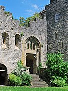 Romanisches Portal im Innenhof