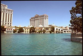 Las Vegas. Veduta dell'Hotel Paris e del Caesar's Palace.jpg