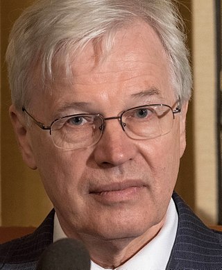 <span class="mw-page-title-main">Bengt Holmström</span> Finnish economist and Nobel laureate (born 1949)