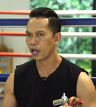 <span class="mw-page-title-main">Somjit Jongjohor</span> Thai boxer (born 1975)