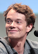 Alfie Allen interprète Lynch