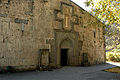 English: Western façade of the gavit. Français : Façade occidentale du gavit.