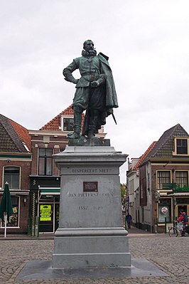 Beeld van Jan Pieterszoon Coen op de Roode Steen in Hoorn