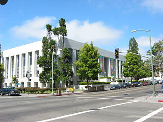 <span class="mw-page-title-main">Oakland Public Library</span> Public library system in California, US