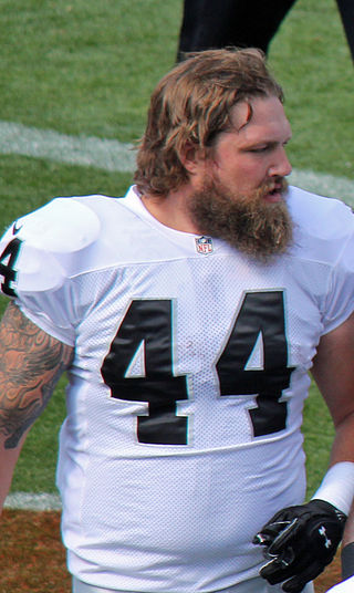 <span class="mw-page-title-main">Owen Schmitt</span> American football player (born 1985)