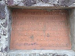 Placa en parque Silvia Pinal de Muñoz de Domingo Arenas, Tlaxcala.jpg