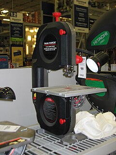 Bandsaw Power saw with a long, sharp blade