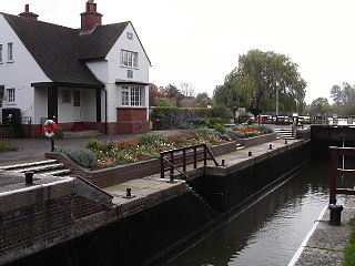 <span class="mw-page-title-main">Benson Lock</span> Lock on the River Thames in Oxfordshire, England