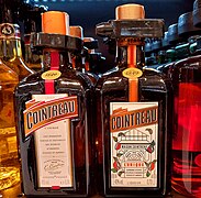 Botellas de Cointreau 2.jpg