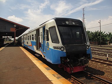 Kereta api Jenggala berada di Stasiun Mojokerto