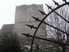 Le donjon du XIVe siècle de l'ancien château.