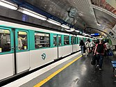 Line 3 platforms at République