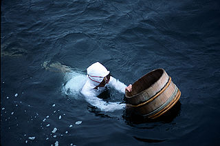 <i>Ama</i> (diving) Japanese pearl divers