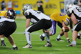 <span class="mw-page-title-main">Snap (gridiron football)</span> Backward passing of the ball in gridiron football