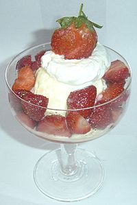 Morangos com creme (sobremesa)