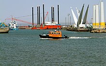 Image of harbour with windfarm construction