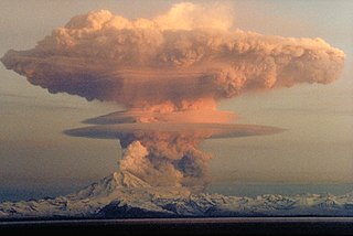 <span class="mw-page-title-main">Mushroom cloud</span> Cloud of debris and smoke from a large explosion