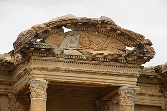 Celsus library in Ephesus (5631574095).jpg