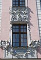 Verzierungen am Hauptfenster am Parishaus