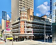 Former temperance hotel, the People's Palace, was built in the Federation Filigree style between 1910 and 1911.