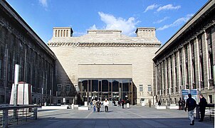 Pergamonmuseum Front.jpg