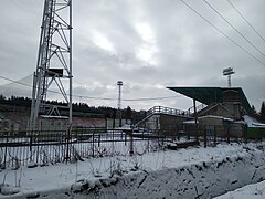 Pohled na stadion zpoza hlavní tribuny