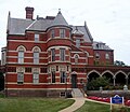 Le College Hall situé sur le campus de l'université est un bâtiment gothique victorien construit en 1877.