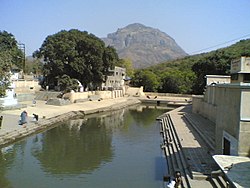 Junagadh – Blick vom Damodar Kund auf den Mount Girnar