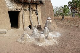 Fétiches et autels sacrificiels à Manta