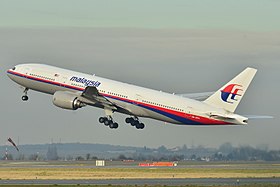 Le Boeing 777-200ER impliqué (9M-MRO), décollant de l’aéroport de Paris-Charles-de-Gaulle en 2011, trois ans avant sa disparition.