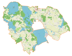 Mapa konturowa gminy wiejskiej Giżycko, na dole znajduje się owalna plamka nieco zaostrzona i wystająca na lewo w swoim dolnym rogu z opisem „Niegocin”