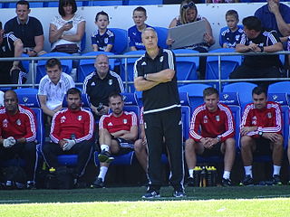 <span class="mw-page-title-main">Kit Symons</span> Footballer and manager (born 1971)