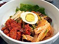 한국어: 회냉면 English: Hoe naengmyeon